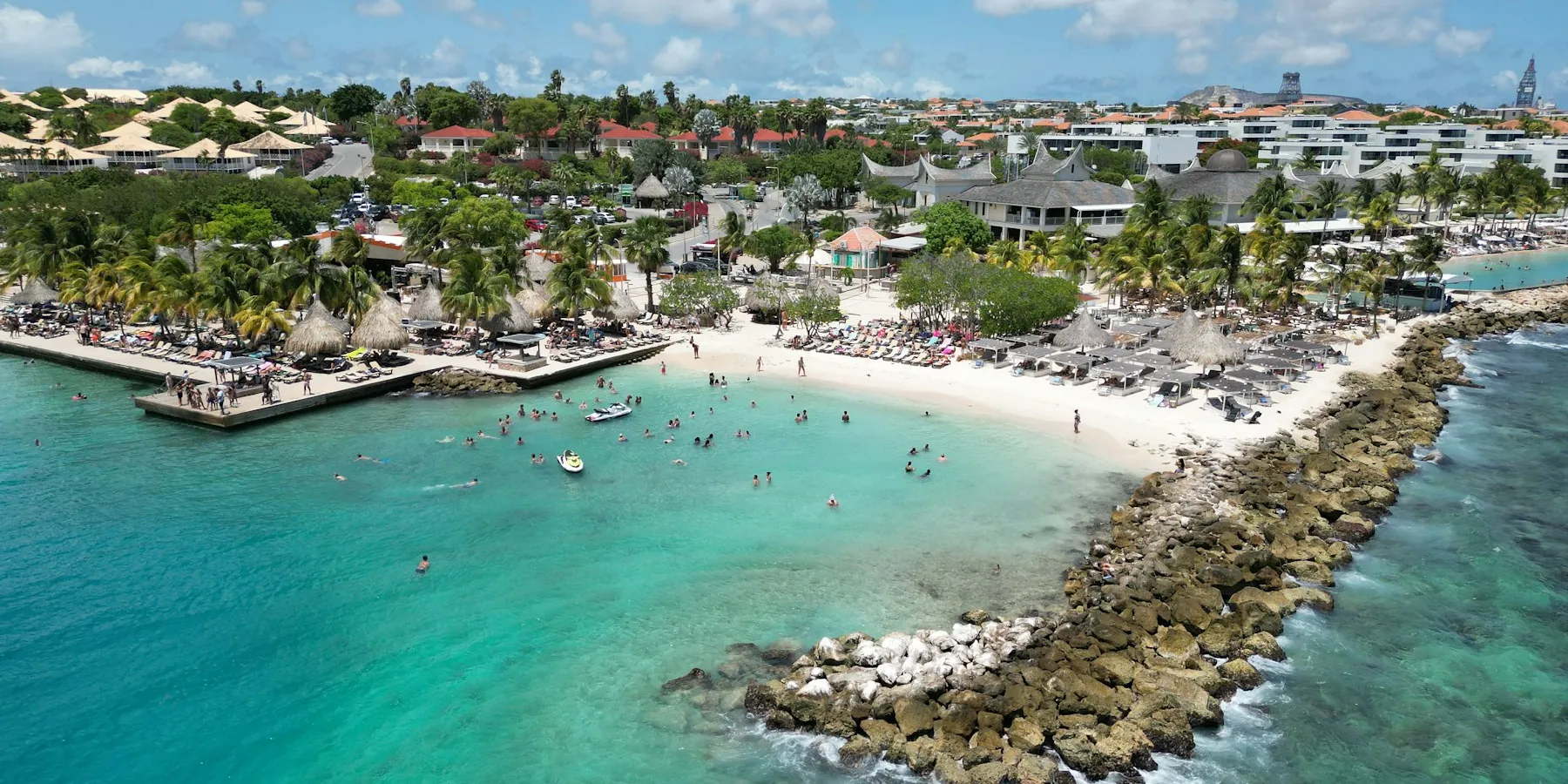 Playa y mar turquesa en Curaçao